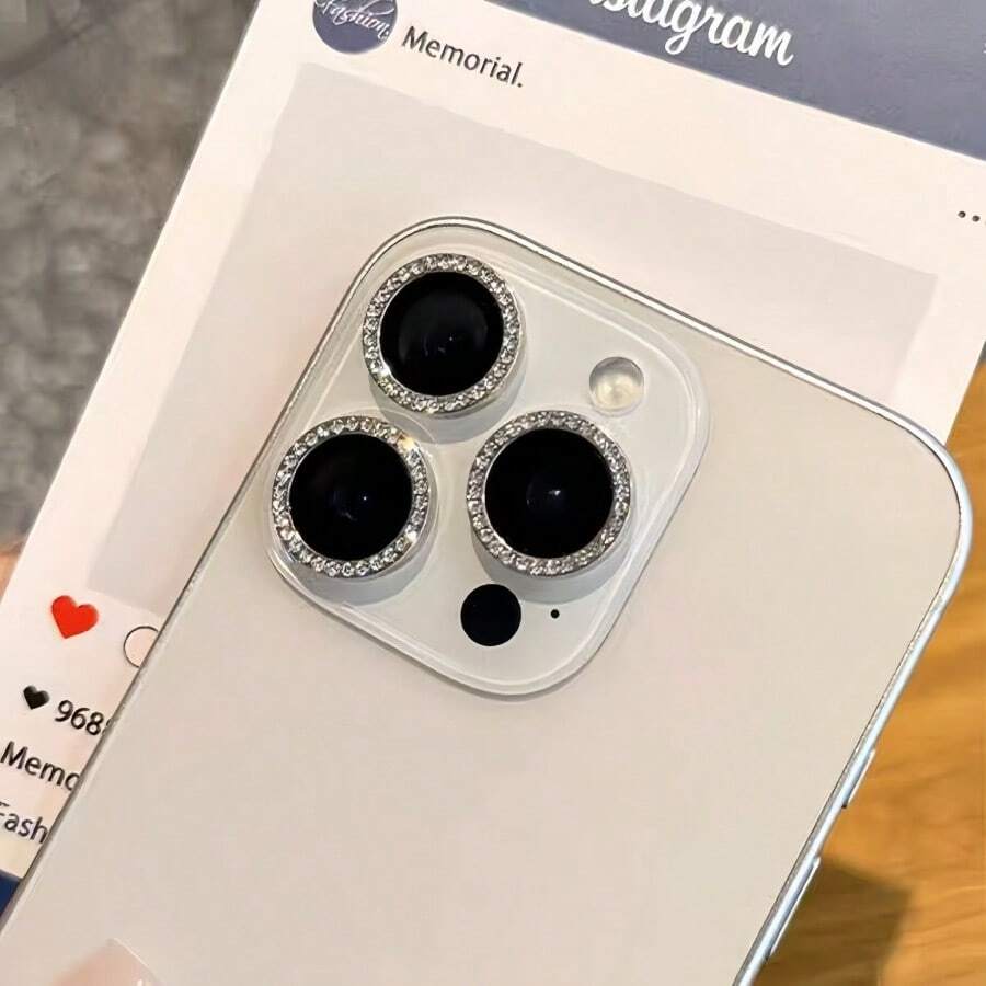 [Argento] Compatibile con 16pro Max/15 Pro/14 Lus/13mini/12/11 Protezione in cristallo di rocca argento ultra sottile, resistente ai graffi, ad alta definizione, con trasmissione della luce, anti-impronta digitale, anti-luce blu, adatto per fotografia, live streaming, video brevi, fotografia professionale, pellicola temperata anti-esplosione, posizione precisa dei fori, durezza 9H, antipolvere e antimacchia, protezione avanzata della lente, cristallo scintillante, protezione della lente, accessori per telefono, impermeabile e antiurto, copertura completa