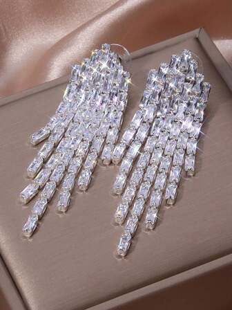 1 对优雅闪亮的锆石流苏耳环，奢华风格适合女性派对和日常佩戴