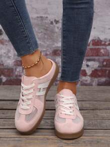 A Pair Of Closed Toe Semi-Slippers, Worn By Girls In Summer, New Retro Moral Training Shoes, Girls' Lazy Shoes With Soft Soles And No Heels.