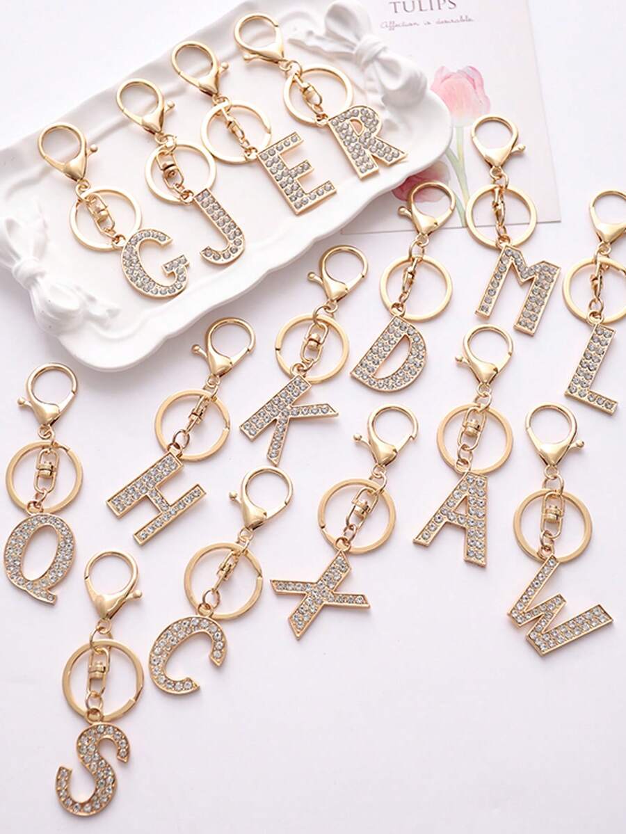 时尚字母设计钥匙扣，适合女士包包、汽车、高品质礼品汽车配件包包饰品学校