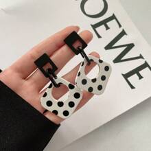 1 Pair Stylish And Elegant Exaggerated Polka Dot Geometric Earrings