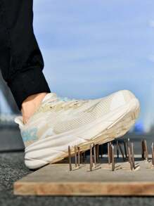 Zapatos de seguridad ligeros para hombres con puntera de acero, zapatillas antideslizantes, antiperforación y resistentes a los golpes, botas de trabajo de moda y calzado de protección