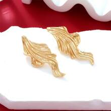 1 Pair Exaggerated Plated Metal Fish Tail Earrings, Gold & Silver Color, Suitable For Women, Fashion Jewelry For Vacation, Travel, Beach, Date, Versatile