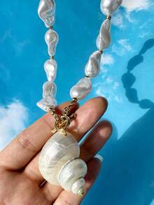 1 件白色不对称巴洛克珍珠天然大贝壳吊坠项链，简约百搭的海滩珠宝，优雅别致，适合女性夏季假日