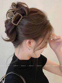 4 Pieces Of Women's Hair Accessories. They Are Small - Sized Dopamine - Style Hair Claws For Summer, Suitable For Beach Vacations And Daily Use.