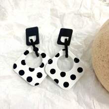 1 Pair Stylish And Elegant Exaggerated Polka Dot Geometric Earrings
