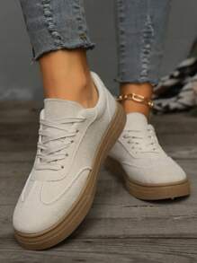 Nouvelles chaussures de sport casual confortables pour femmes grande taille à lacets, style campus, style bas peu profond, chaussures de détente polyvalentes pour étudiantes