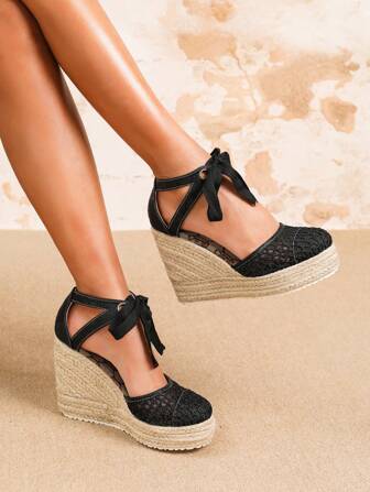 女士坡跟厚底假日时尚女士凉鞋，编织草底休闲优雅女式平底鞋，有白色、黑色、红色、金色、绿色、黄色可选