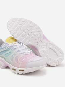 Sports Shoes Sneakers Decorated With Embossing - Green - View 4
