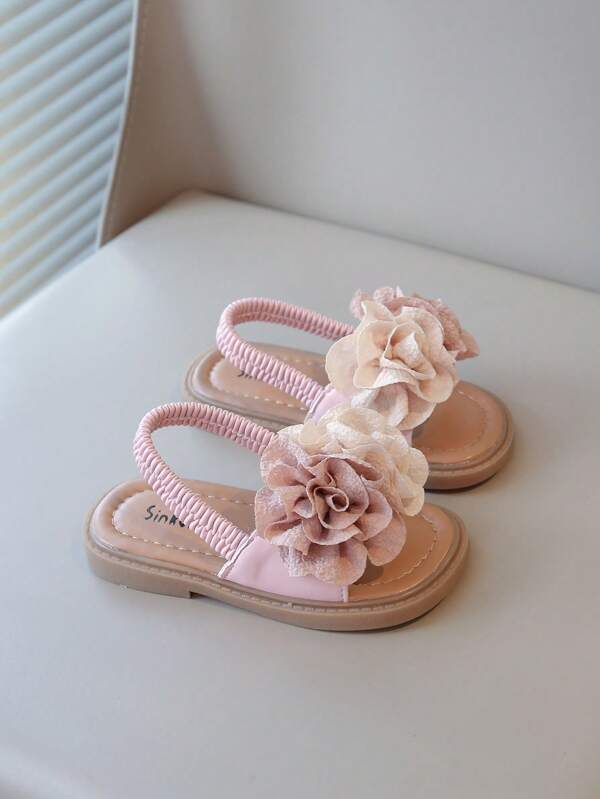 Nuevos diseños de sandalias planas para niñas, con decoración de flores, suela suave antideslizante, adecuadas para niñas pequeñas, livianas, cómodas, versátiles y elegantes para el verano