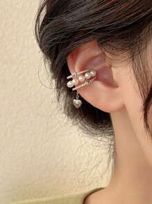 1 pièce pendentif à clip d'oreille en forme de cœur creux à plusieurs couches de perles, en matériau de cuivre de couleur dorée, léger et élégant, convient pour un port quotidien pour les femmes