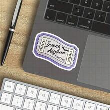 Pegatina de vinilo "Admisión a Manicomio Uno" de 3 pulgadas - Agrega un toque de humor con esta curiosa pegatina. Ideal para fans del terror, bromistas y entusiastas del humor. Perfecto para portátiles, cuadernos, botellas de agua, colecciones de terror, espacios creativos y artículos personales. Esta divertida pegatina es adecuada para cualquiera que aprecie el terror, los temas de estilo de vida, el humor y la creatividad. Agrega a tu colección de pegatinas con temática de terror, humorísticas, de estilo de vida y curiosas. - 3 pulgadas/7,62 cm - Ver 7