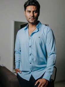 Moon & Rain Camisa para Hombre Manga Larga Casual Azul Cielo Lisa Ropa de Hombre Tops para Hombre Camisas para Hombre Ajuste Slim Fit Confeccionada en Algodón Suave de Alta Calidad que Brinda Comodidad Frescura y Durabilidad Diseño Moderno y Elegante con Estilo Clásico Atemporal Ideal para Oficina Trabajo Fiestas Reuniones Citas o Eventos Especiales Prenda Versátil Perfecta para Uso Diario en Primavera Verano Otoño Invierno Fácil de Combinar con Jeans Pantalón de Vestir o Bermudas Camisa con Costuras Resistentes y Acabados Finos que Garantizan Larga Vida Útil Ajuste Slim Fit que Realza la Figura Masculina sin Sacrificar Confort Opción Sofisticada para Hombres que Desean Proyectar Estilo Distinción y Buen Gusto - Azul lavado medio - Ver 6
