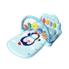 Baby Kick Klavier Fitness Puppe, 0-36 Monate Neugeborenes Kleinkind Bildungszentrum Musik Matte, Multi-sensorische Entwicklung Arm, Bein & Tastspiel Pad, Cartoon Charakterdesign Geschenk (Aufhängeringe Farbe zufällig, benötigt 3 AAA Batterien)