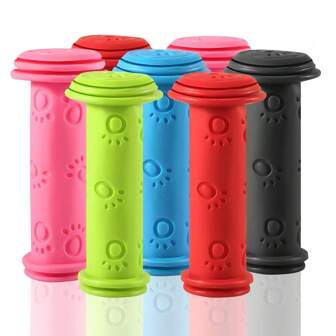 Poignées de guidon universelles en silicone pour scooter, pédales de main en caoutchouc antidérapantes, durables et faciles à installer, dans des couleurs assorties. Idéal pour tous les utilisateurs de scooter, pour les fêtes de Thanksgiving, Noël, Halloween et Nouvel An.