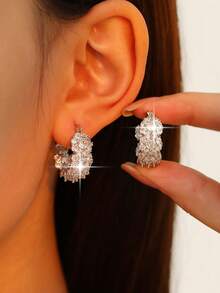 1 对时尚奢华方晶锆石叶装饰耳钉，适合女士情人节礼物，适合日常佩戴，也适合送给朋友、姐妹、母亲和女儿 - 白色 - 查看 2