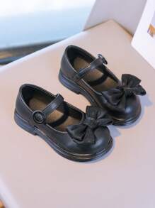 Zapatos elegantes negros para niñas: El lacito añade un Charm femenino