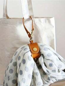 1 Pezzo/2 Pezzi Porta guanti in pelle vintage portatile con fermaglio, porta asciugamano in pelle per borse, accessorio di moda per fissare sciarpe, cinturino per guanti in pelle per cappello da donna per campeggio e turismo, regalo, fermaglio aggiuntivo per borsa e borsetta, usato per trasportare portachiavi pendente, molletta per guanti da motocicletta, molletta per riporre borse e cappelli, perfetto per viaggi e attività all'aperto