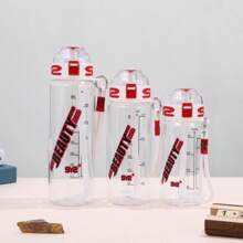 1 bouteille d'eau de sport de 700 ml, gobelet portable avec paille, convient pour la gym/le bureau/les voyages/l'extérieur, design mode hip-hop, très recommandée à avoir