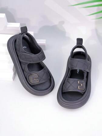 1 双女童面包形钩环扣凉鞋，轻质柔软衬里，可爱优雅的风格，适合休闲、户外、海滩、派对