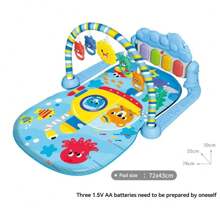 Baby Kick Klavier Fitness Puppe, 0-36 Monate Neugeborenes Kleinkind Bildungszentrum Musik Matte, Multi-sensorische Entwicklung Arm, Bein & Tastspiel Pad, Cartoon Charakterdesign Geschenk (Aufhängeringe Farbe zufällig, benötigt 3 AAA Batterien)