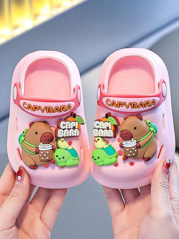O pereche de pantofi cu găuri pentru copii, drăguți, cu desene animate Capybara, pentru agrement în interior și în aer liber, confortabili, antiderapanți, cu talpă moale și talpă groasă, papuci de casă