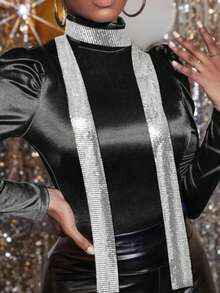 Fashionable Metallic Sequin Scarf Necklace - Silver - View 2