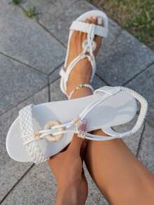 Nuevas sandalias planas de dedo abierto tejidas bohemias para mujer, versátiles