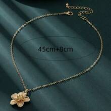 Fashion Versatile Simple Floral Pendant Necklace - Gold - View 3
