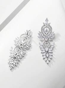1 Paar elegante Ohrringe mit Blatt-Design umhüllt von kubischem Zirkonia, geeignet für Hochzeiten und als Geschenk