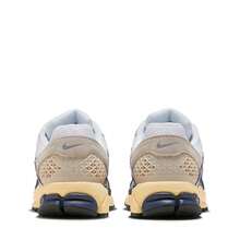 Nike Zoom Vomero 5 - White Thunder Blue Cream Metallic Platinum Limestone Vanilla - View 4