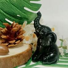 1pc Collectible Figurine, Resin Elephant Ornament, Captivates People With Its Cute Shape. In Culture, The Elephant Symbolizes Auspiciousness, Strength And Wisdom, Conveying Beautiful Meanings For You.