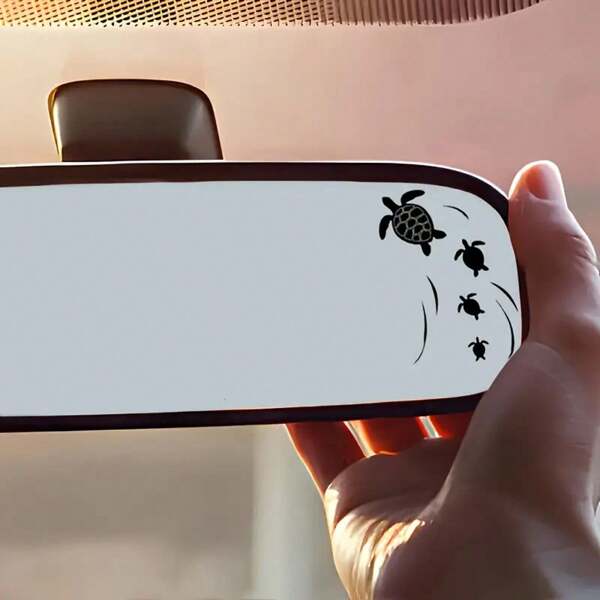 Schattige schildpad die in de zee zwemt, achteruitkijkspiegelsticker, geschikt voor auto's, motoren, enz.