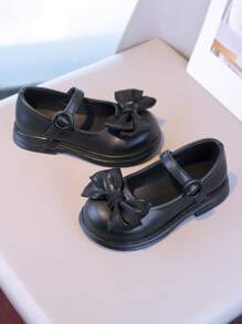 Zapatos elegantes negros para niñas: El lacito añade un Charm femenino