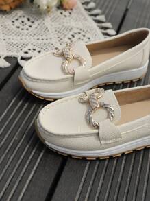 New Fashion Thick Sole Wedge Heel Casual Slip-On Flat Shoes, Sweet Cute And Versatile For All Seasons, Patchwork Metal Chain Decoration, Daily Commute & Vacation, High-Top Increased Height, Classic PU Leather Round Toe Comfortable Soft Beige Ladies Sneakers