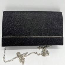 Borsette da sera con cristalli per donne. Borse eleganti con catene. Borse per matrimoni e feste. Borse sportive. Design alla moda.