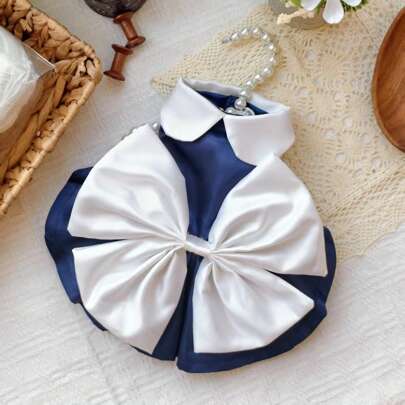 زي فستان زفاف أو حزب لحيوان أليف كلب أو قط ، قطعة واحدة فستان أزرق بحري من الساتان مع طوق من الفتلة