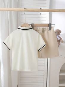 Set de 2 piezas de camisa tipo polo beige bordada con oso y pantalones cortos para niños