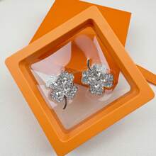 A Pair Of Four-Leaf Flower Ladies Cufflinks, Light Luxury Rhinestone Shirt Buttons, Fashionable And Versatile Button Sets, Flap Design, No Need For Needle Sewing, Easy To Put On And Take Off Cufflinks Shirt Buttons Decorative Buttons. Suitable For Formal Occasions, Daily Wear, Banquets, Parties. Exquisite Packaging, High-Grade Gift Box, Holiday Gift, Gift For Friends.
