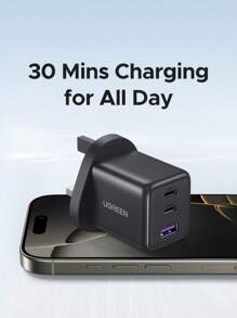UGREEN شاحن جداري متعدد المنافذ متوافق مع أجهزة 16 15 14 برو ماكس، بقدرة 30 واط من نوع USB-A وC وتقنية GAN محول مناسب للسفر والمكتب والإقامة والمنزل