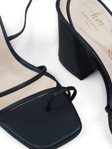 Sandalias de moda para mujer tipo zapatilla cómoda y elegante con tacón ancho y plataforma de altura media con cintas para amarre en pierna y tobillo, ideales para uso diario para oficina, eventos formales o casuales, fiestas elegantes, cenas, bodas, graduaciones, ofreciendo un toque de estilo y glamour, que resaltan la sofisticación en el calzado femenino. - Negro - Ver 3