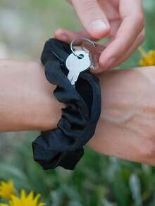 1pc Zipper Scrunchies, Pocket Scrunchie, SECRET&HIDDEN, Velvet Hair Ties Bracelet, Pouch Storage Bag For Key Money, Elastics Hair Tie, Hair Accessories, Hair Accessories For Women,Accessories,Accessories Women, Hair Accessory, Hair Accessories Women, Hair Accessories, Hair Tools, Beauty Accessories, Curly Hair Accessories, Hair Accessory, Hair Accessories, Hair Accessories For Women,Fall,Travel, Hair Tools,Accessories Women, Hair Stuff,Curly Hair,Scrunchies,Scrunchies Hair,Curly Hair Accessories,Gifts,Travel,Gifts For Women,Hair Stuff,Stocking Stuffers,Stocking Stuffers,Stocking Fillers,Stocking Stuffers For Women,Stocking Fillers Women,Christmas Gifts,Gifts,Christmas Stocking Fillers,Gifts For Women,Gift,Christmas Gift,Stocking Stuffers For Adults,Stocking Fillers For Adult,Hair Stuff,Women's Accessories,Stocking Stuffer,Coming-Of-Age Hair Accessory,Christmas Hair Accessories,Gift Ideas For Women,Beauty Stocking Fillers,Christmas Gifts For Women Head Accessories Ponytail Holder - Multicolor - View 5