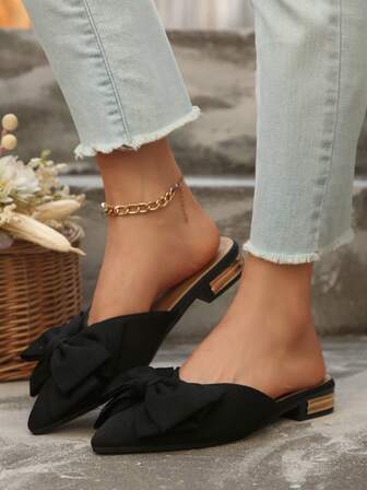 2025 Höst Dam Svarta Halvtäckta Muleskor, Spetsiga Tå Slip-On Loafers Med Rosettdekor, Eleganta & Mångsidiga Slitage, Metallisk Klackdesign, Platta Stängda Sandaler För Vår/Sommar