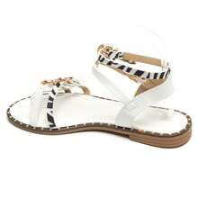Westlicher Stil flache Sandalen mit halbmondförmigen Riemen und dekorativen Schnallen - Weiss - Übersicht 3