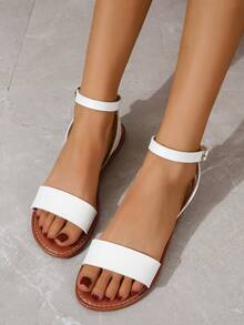 女士百搭轻便休闲平底凉鞋，带金属扣带，适合海滩、夏季