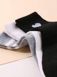 9 pares de calcetines cortos para niños y niñas de color negro, blanco y gris con barras dobles, corazón y unicolor, adecuados para el atuendo diario en cualquier época del año