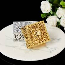 12 cajas cuadradas huecas doradas de caramelos, cajas de almacenamiento, cajas para caramelos de boda con recuerdos, adecuadas para bodas, San Valentín, reuniones festivas, artículos para fiestas
