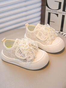 A Pair Of White Baby Girl Closed Toe Princess Shoes Shiny Denim Fabric Word Widening Hook And Loop Lace Pearl Bow Design Round Toe Flat Bottom Non-Slip Bottom Thickened Comfortable Insole Fashion Cute Casual Shoes Baby Girl Daily Party Travel Vacation Wear Spring And Autumn New - White - View 3