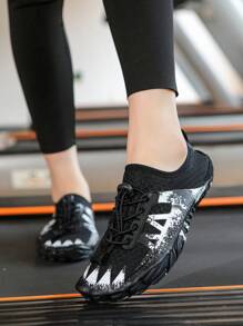 1 Pair Geometric V-Shaped Print Wading Shoes For Men, Basic Beach, Water, Outdoor Fitness, Summer, Plus Size, Wide Toe, Barefoot, Indoor Gym Training Shoes