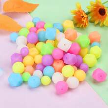 Kit de 48/88 cuentas de silicona que brillan en la oscuridad | Mezcla de hexágonos y redondos (12/14/15mm) | Suministros de manualidades DIY para hacer collares, pulseras, llaveros, cordones de identificación | Regalo unisex para adultos, estudiantes, accesorios de oficina